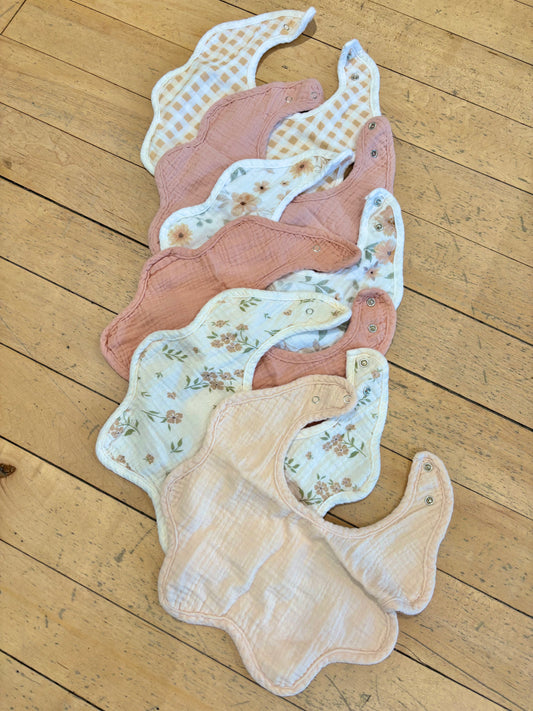 Scolloped Cotton Gauze Bibs