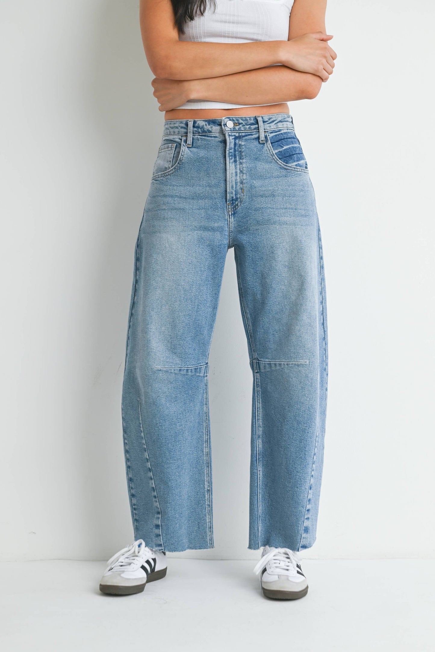 Barrel Jean w/ Seams - Light Wash