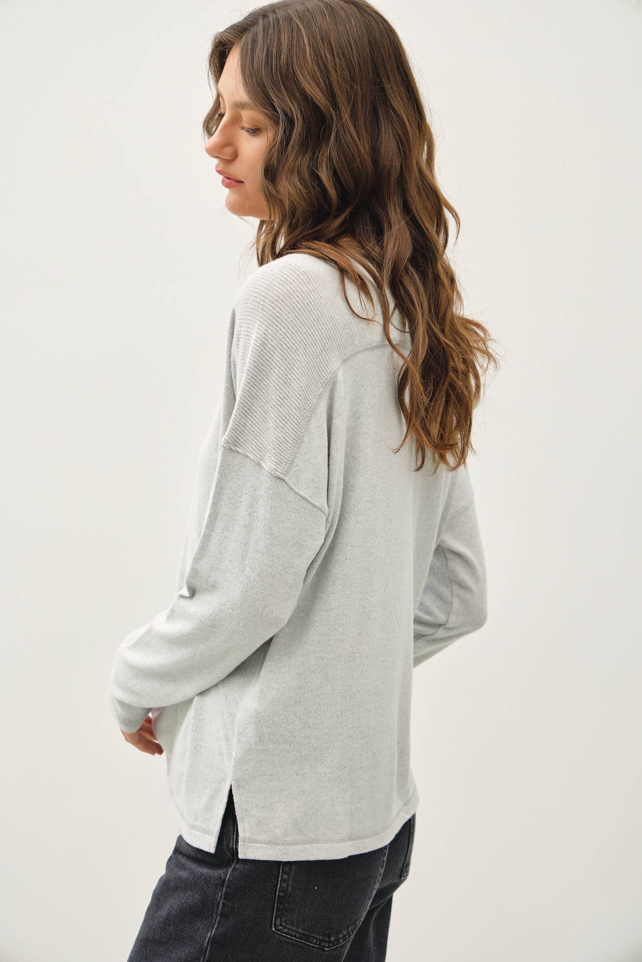 Light Weight V-Neck Sweater