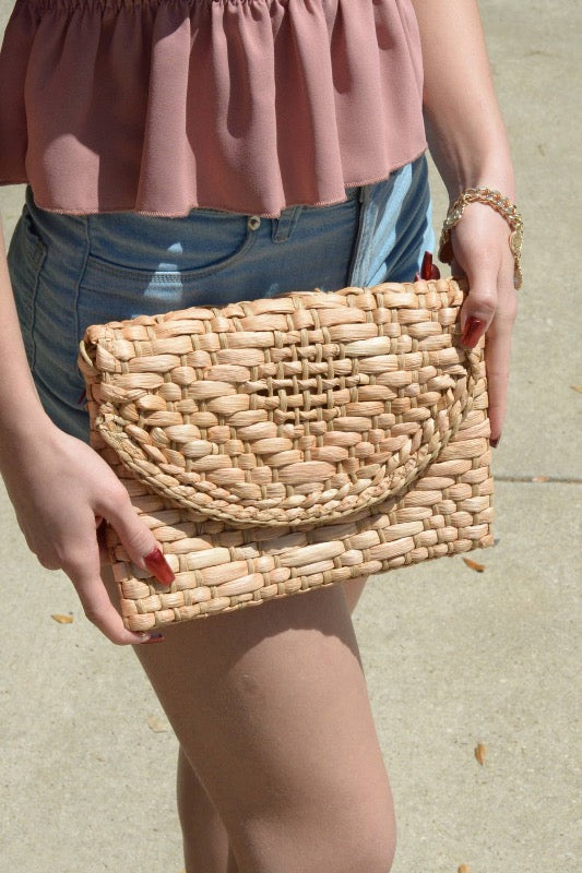 Minimalist Corn-husk and Straw Clutch