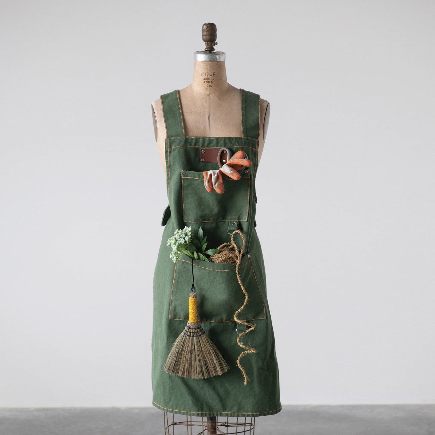 Cross Back Apron with Pockets and Rivets