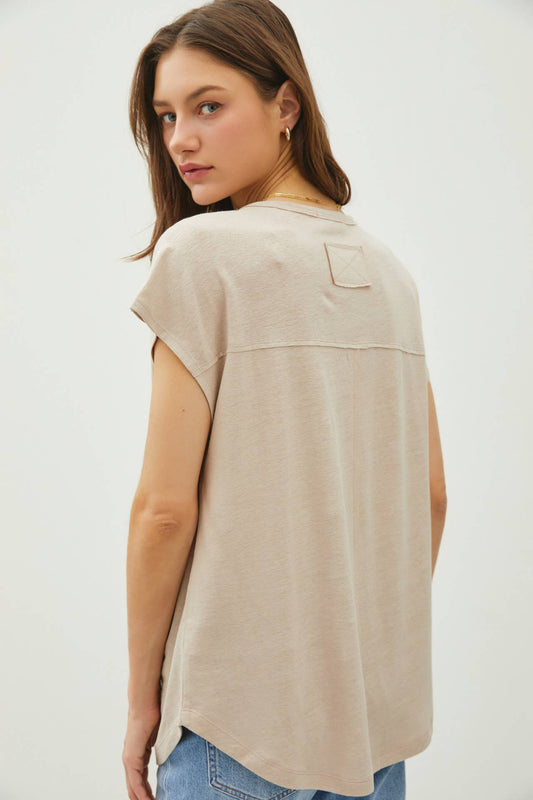 Raw Edge Detailed V-Neck Linen Tee
