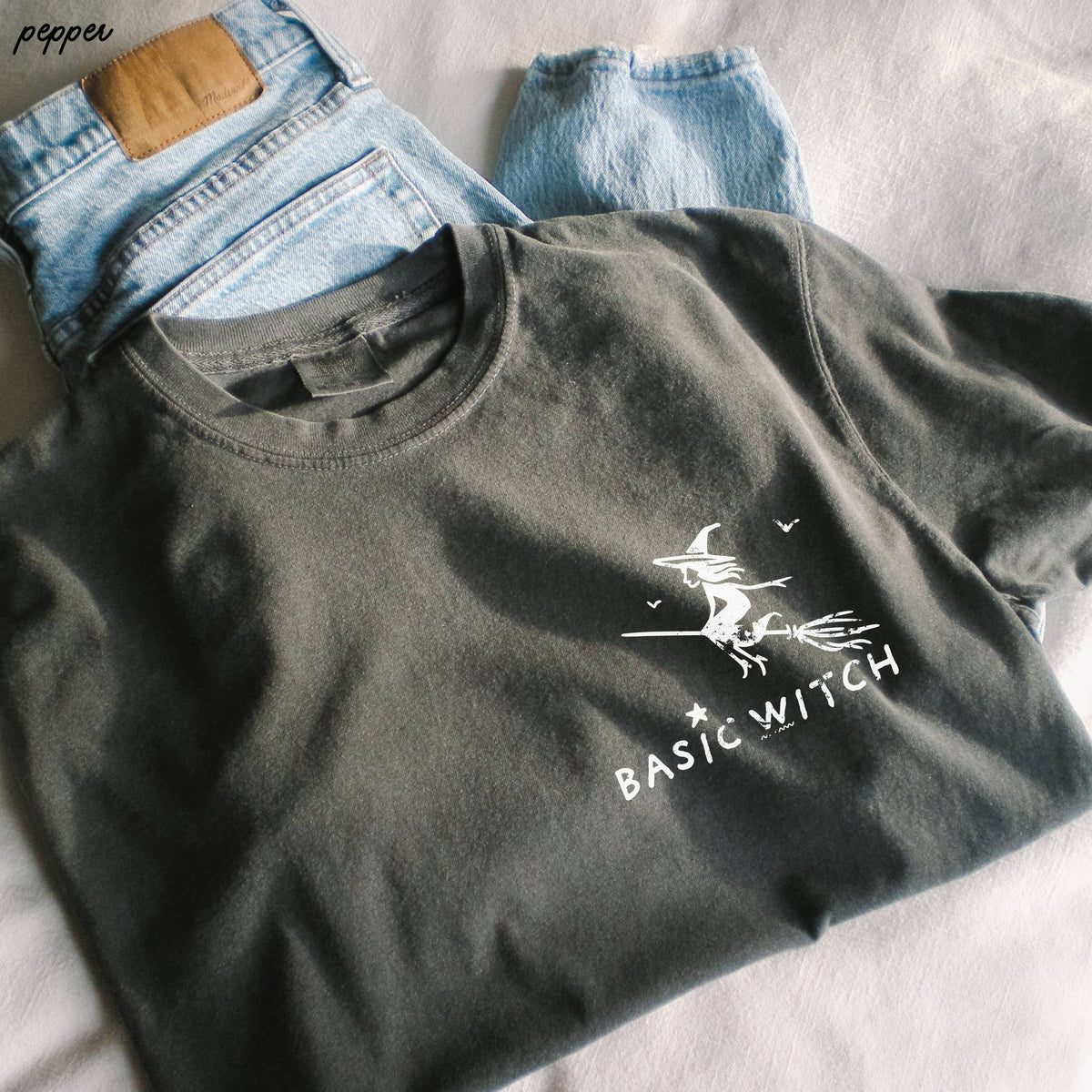 Basic Witch Tee - pepper