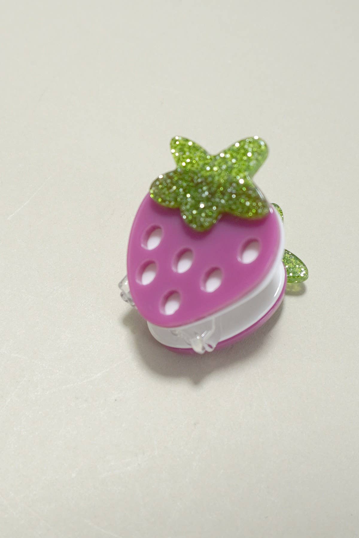 MINI STRAWBERRY HAIR CLAW CLIPS